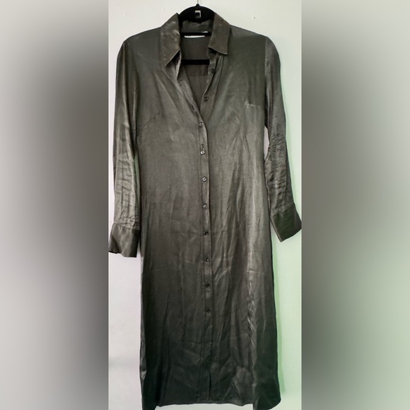 Dresses & Skirts - Elegant dark green Button-Up Dress Zara size small